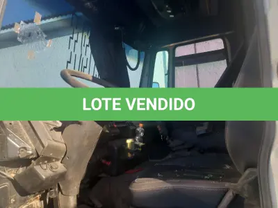 LOTE 002 - UM CAMINHÃO FORD/CARGO 2428E, PLACAS IOZ-7081, ANO 2008, MODELO 2009, CMT, 35,00 TONELADAS, COM CARROCERIA 9M