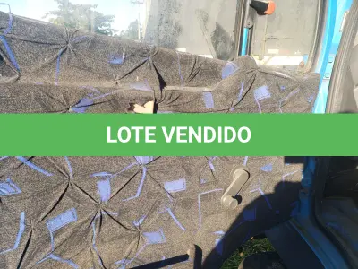 LOTE 001 - UM CAMINHÃO MERCEDES BENZ/710, PLACAS IKD-3985, COR AZUL, ANO/MODELO 2001, RENAVAM 763454389.