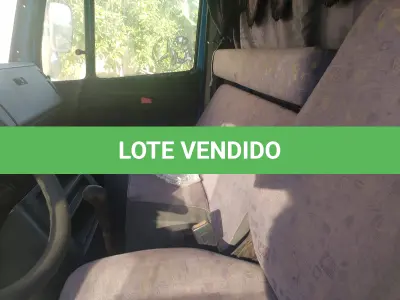 LOTE 001 - UM CAMINHÃO MERCEDES BENZ/710, PLACAS IKD-3985, COR AZUL, ANO/MODELO 2001, RENAVAM 763454389.