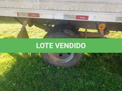 LOTE 001 - UM CAMINHÃO MERCEDES BENZ/710, PLACAS IKD-3985, COR AZUL, ANO/MODELO 2001, RENAVAM 763454389.