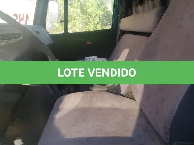 LOTE 001 - UM CAMINHÃO MERCEDES BENZ/710, PLACAS IKD-3985, COR AZUL, ANO/MODELO 2001, RENAVAM 763454389.