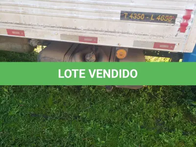 LOTE 001 - UM CAMINHÃO MERCEDES BENZ/710, PLACAS IKD-3985, COR AZUL, ANO/MODELO 2001, RENAVAM 763454389.