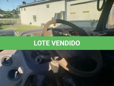 LOTE 003 - UM CAMINHÃO MERCEDES BENZ/L 1418R, PLACAS AJI-8263, ANO/MODELO 2000, COR AZUL