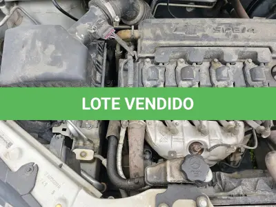 LOTE 001 - Um veículo automóvel CHEVROLET/ONIX 1.0MT SEL(Nacional), cor branca, a álcool/gasolina, ano de fabricação e modelo2015/2015, placa QHP0255