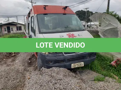 LOTE 010 - UMA AMBULÂNCIA FIAT/ DUCATO, DIESEL, PLACAS IOT-3284, ANO 2009, MODELO 2010