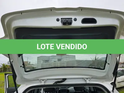 LOTE 001 - Um veículo automóvel CHEVROLET/ONIX 1.0MT SEL(Nacional), cor branca, a álcool/gasolina, ano de fabricação e modelo2015/2015, placa QHP0255