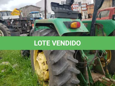 LOTE 003 - UM TRATOR JOHN DEERE 5303, VERDE, SEM FUNCIONAMENTO