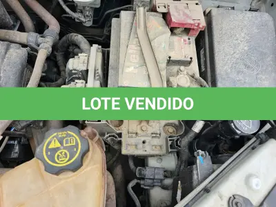 LOTE 001 - Um veículo automóvel CHEVROLET/ONIX 1.0MT SEL(Nacional), cor branca, a álcool/gasolina, ano de fabricação e modelo2015/2015, placa QHP0255