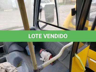 LOTE 012 - UM ÔNIBUS MARCOPOLO/VOLARE V8L ESC, DIESEL, PLACAS IPJ-2131, ANO 2008, MODELO 2009