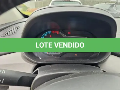 LOTE 001 - Um veículo automóvel CHEVROLET/ONIX 1.0MT SEL(Nacional), cor branca, a álcool/gasolina, ano de fabricação e modelo2015/2015, placa QHP0255