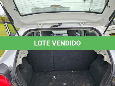 LOTE 001 - Um veículo automóvel CHEVROLET/ONIX 1.0MT SEL(Nacional), cor branca, a álcool/gasolina, ano de fabricação e modelo2015/2015, placa QHP0255