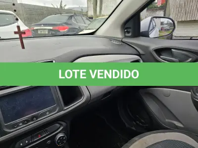 LOTE 001 - Um veículo automóvel CHEVROLET/ONIX 1.0MT SEL(Nacional), cor branca, a álcool/gasolina, ano de fabricação e modelo2015/2015, placa QHP0255