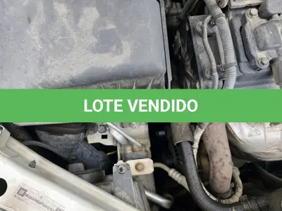 LOTE 001 - Um veículo automóvel CHEVROLET/ONIX 1.0MT SEL(Nacional), cor branca, a álcool/gasolina, ano de fabricação e modelo2015/2015, placa QHP0255