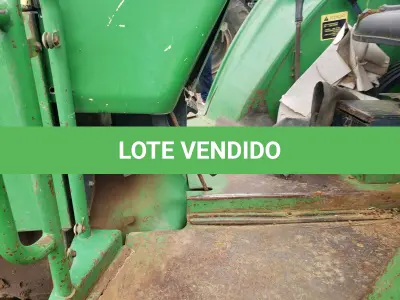LOTE 004 - UM TRATOR JOHN DEERE 5700, VERDE, SEM FUNCIONAMENTO