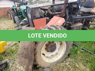 LOTE 003 - UM TRATOR JOHN DEERE 5303, VERDE, SEM FUNCIONAMENTO
