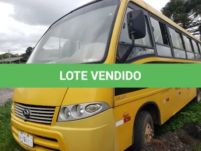LOTE 011 - UM ÔNIBUS MARCOPOLO/VOLARE V8L ESC, DIESEL, PLACAS IPJ-2148, ANO 2008, MODELO 2009