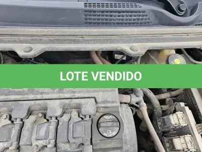LOTE 001 - Um veículo automóvel CHEVROLET/ONIX 1.0MT SEL(Nacional), cor branca, a álcool/gasolina, ano de fabricação e modelo2015/2015, placa QHP0255