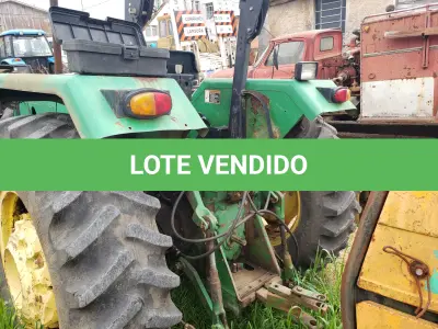 LOTE 004 - UM TRATOR JOHN DEERE 5700, VERDE, SEM FUNCIONAMENTO