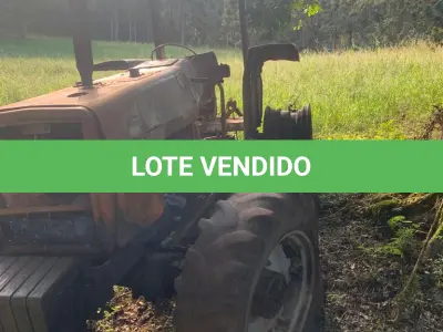 LOTE 018 - UM TRATOR MASSEY FERGUSON