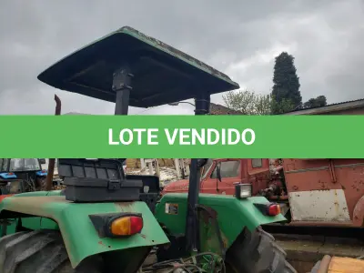 LOTE 003 - UM TRATOR JOHN DEERE 5303, VERDE, SEM FUNCIONAMENTO