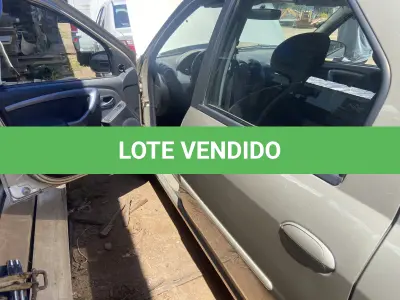 LOTE 006 - UM VEÍCULO RENAULT/LOGAN EXP 16HP, FLEX, PLACAS IUJ-1786, ANO 2013, MODELO 2013 (NÃO FUNCIONA)