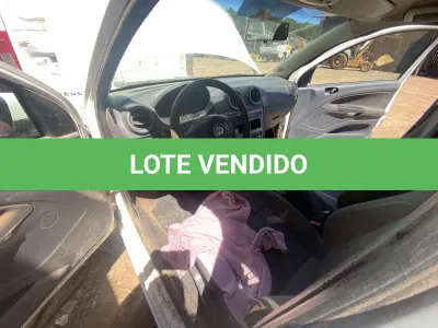 LOTE 005 - UM VEÍCULO VOLKSWAGEN/NOVO VOYAGE 1.0, FLEX, PLACAS IUE-6513, ANO 2013, MODELO 2013