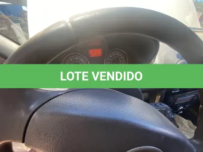 LOTE 006 - UM VEÍCULO RENAULT/LOGAN EXP 16HP, FLEX, PLACAS IUJ-1786, ANO 2013, MODELO 2013 (NÃO FUNCIONA)