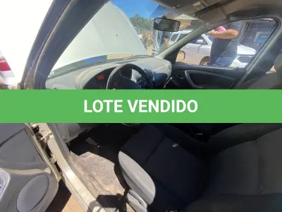 LOTE 006 - UM VEÍCULO RENAULT/LOGAN EXP 16HP, FLEX, PLACAS IUJ-1786, ANO 2013, MODELO 2013 (NÃO FUNCIONA)