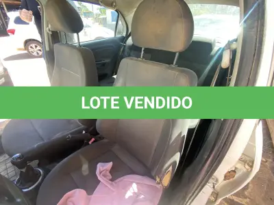 LOTE 005 - UM VEÍCULO VOLKSWAGEN/NOVO VOYAGE 1.0, FLEX, PLACAS IUE-6513, ANO 2013, MODELO 2013