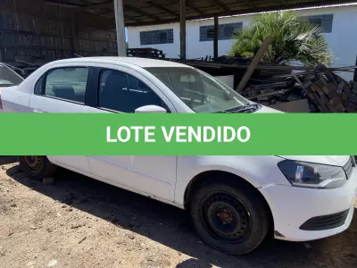 LOTE 005 - UM VEÍCULO VOLKSWAGEN/NOVO VOYAGE 1.0, FLEX, PLACAS IUE-6513, ANO 2013, MODELO 2013