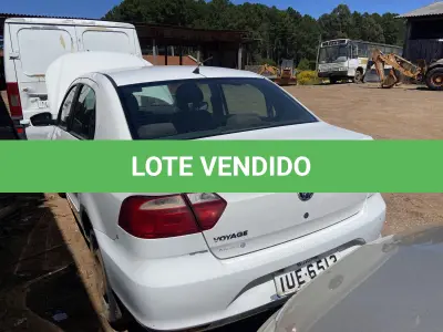 LOTE 005 - UM VEÍCULO VOLKSWAGEN/NOVO VOYAGE 1.0, FLEX, PLACAS IUE-6513, ANO 2013, MODELO 2013