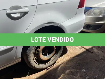 LOTE 005 - UM VEÍCULO VOLKSWAGEN/NOVO VOYAGE 1.0, FLEX, PLACAS IUE-6513, ANO 2013, MODELO 2013