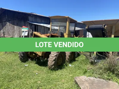 LOTE 025 - MOTONIVELADORA CATERPILAR, DIESEL (EM ESTADO DE SUCATA)