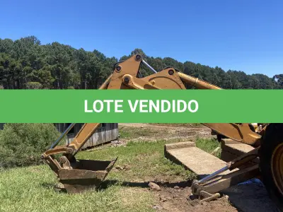 LOTE 016 - RETROESCAVADEIRA CASE 580L, DIESEL, ANO/MODELO 2001