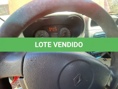 LOTE 009 - UM VEÍCULO RENAULT/CLIO 1.0 16V, FLEX, PLACAS IUJ-1830, ANO 2013, MODELO 2014