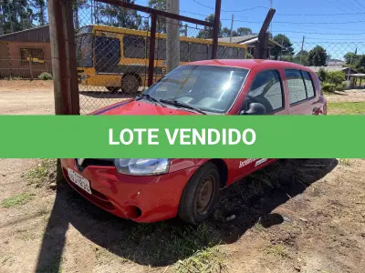 LOTE 009 - UM VEÍCULO RENAULT/CLIO 1.0 16V, FLEX, PLACAS IUJ-1830, ANO 2013, MODELO 2014