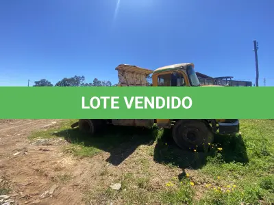LOTE 020 - UM CAMINHÃO MERCEDES BENZ/ 1513, DIESEL, ANO/MODELO 1992 (EM ESTADO DE SUCATA)