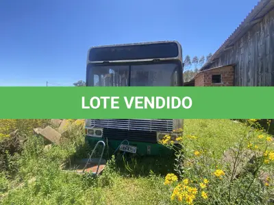 LOTE 023 - UM ÔNIBUS COMIL TCA ON, DIESEL, ANO/MODELO 1989, PLACAS IBA-4758 (EM ESTADO DE SUCATA)