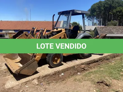 LOTE 016 - RETROESCAVADEIRA CASE 580L, DIESEL, ANO/MODELO 2001