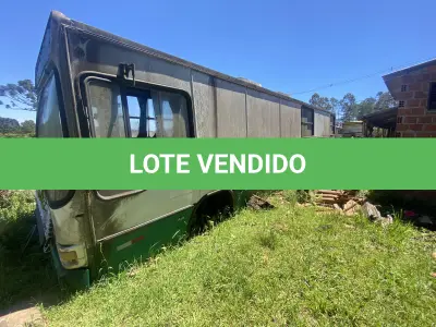 LOTE 023 - UM ÔNIBUS COMIL TCA ON, DIESEL, ANO/MODELO 1989, PLACAS IBA-4758 (EM ESTADO DE SUCATA)