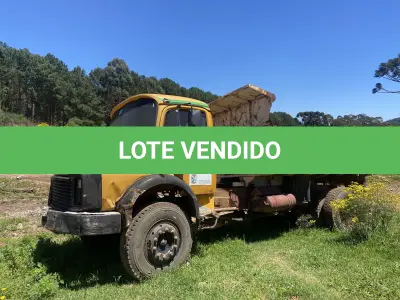 LOTE 020 - UM CAMINHÃO MERCEDES BENZ/ 1513, DIESEL, ANO/MODELO 1992 (EM ESTADO DE SUCATA)