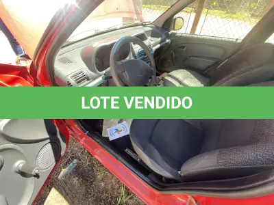 LOTE 009 - UM VEÍCULO RENAULT/CLIO 1.0 16V, FLEX, PLACAS IUJ-1830, ANO 2013, MODELO 2014