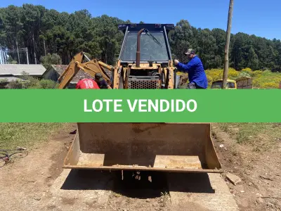 LOTE 016 - RETROESCAVADEIRA CASE 580L, DIESEL, ANO/MODELO 2001