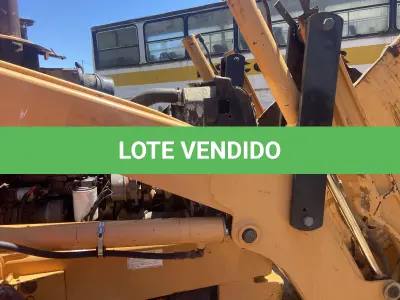 LOTE 016 - RETROESCAVADEIRA CASE 580L, DIESEL, ANO/MODELO 2001