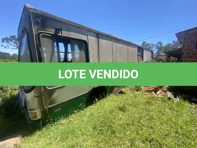 LOTE 023 - UM ÔNIBUS COMIL TCA ON, DIESEL, ANO/MODELO 1989, PLACAS IBA-4758 (EM ESTADO DE SUCATA)