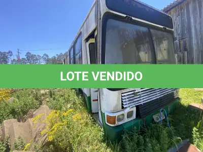 LOTE 023 - UM ÔNIBUS COMIL TCA ON, DIESEL, ANO/MODELO 1989, PLACAS IBA-4758 (EM ESTADO DE SUCATA)