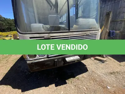 LOTE 017 - UM ÔNIBUS MERCEDES BENZ/OF 1315, DIESEL, PLACAS IHL-2060, ANO 1988, MODELO 1988 (EM ESTADO DE SUCATA)