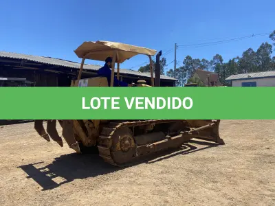 LOTE 014 - TRATOR DE ESTEIRA CATERPILAR D4E, DIESEL, ANO/MODELO 1989