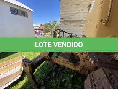 LOTE 014 - TRATOR DE ESTEIRA CATERPILAR D4E, DIESEL, ANO/MODELO 1989