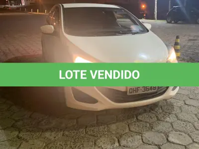 LOTE 001 - Um veículo automóvel HYUNDAI/HB20S 1.6M COMF (Nacional), corbranca, a álcool/gasolina, ano de fabricação e modelo 2015/2015, placa QHF3648
